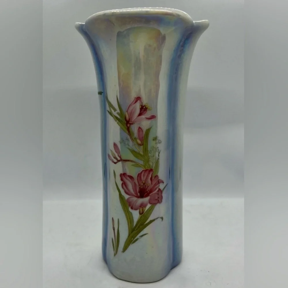 Vintage Overseas Unlimited Ltd Floral Iridescent Vase
